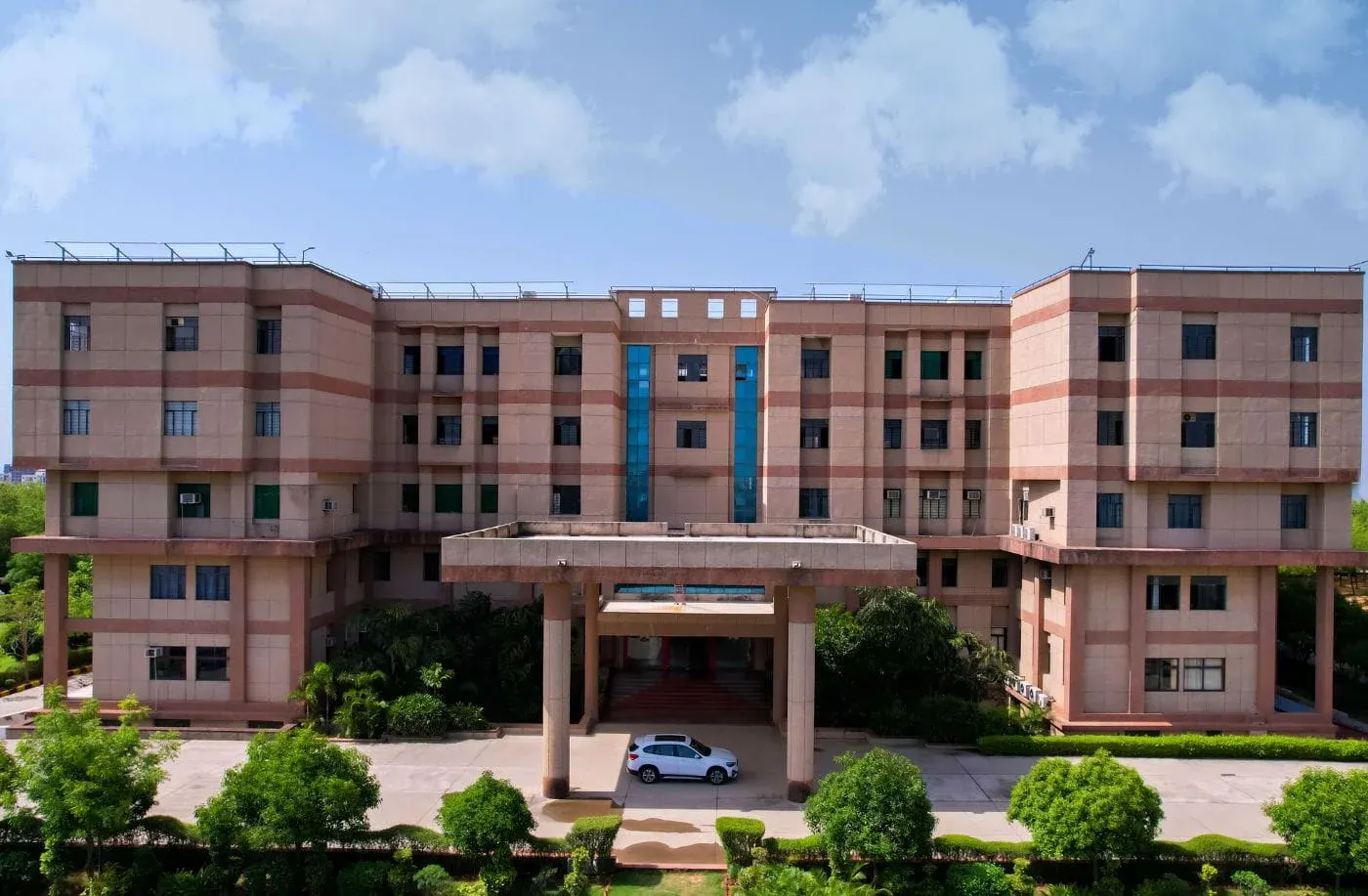 Main academic building of Vivekananda Global University, Jaipur